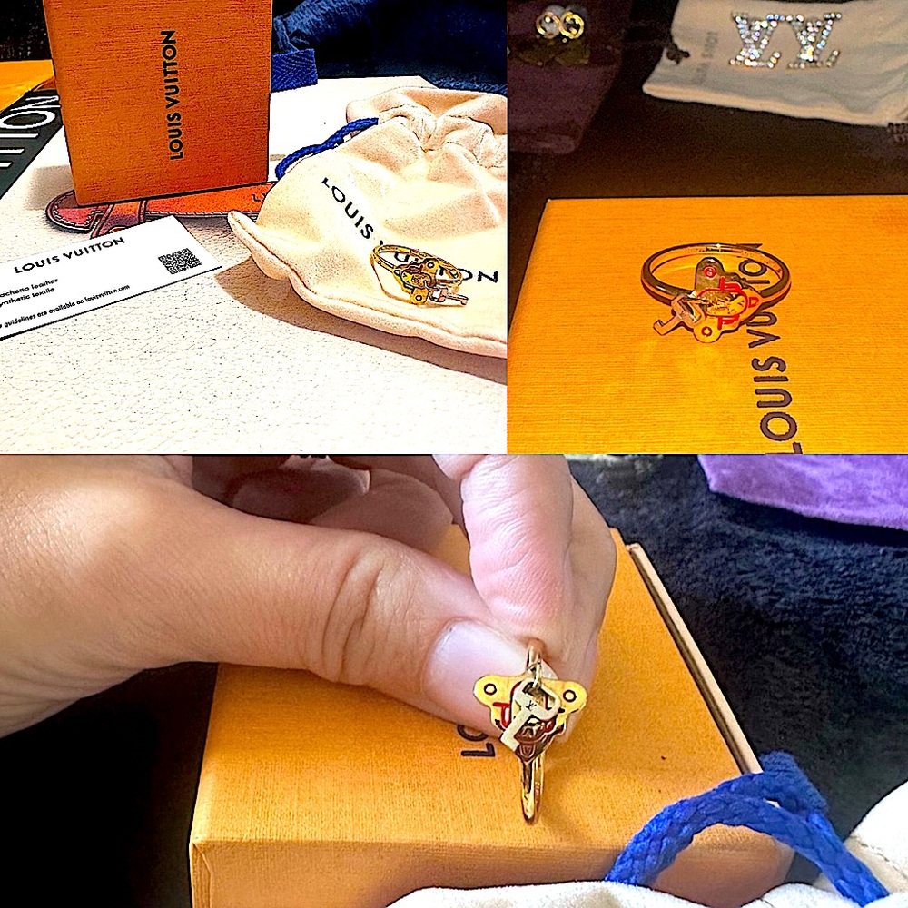 ✨💎RARE Louis Vuitton Two Tone Logo Ring with dangly silver key